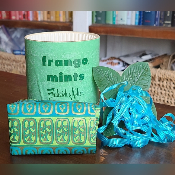 Vintage Frango Mints Round Box and Holiday Wrap 1950s - Picture 11 of 14